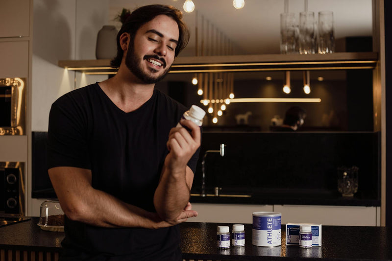Man som tränar med shilajit tillskott